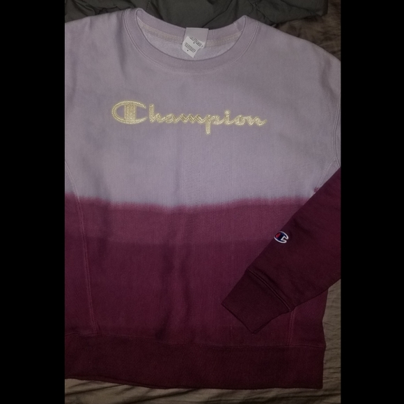 Champion Sweaters - 🔥NWOT CHAMPION Ombŕe Crewneck🔥